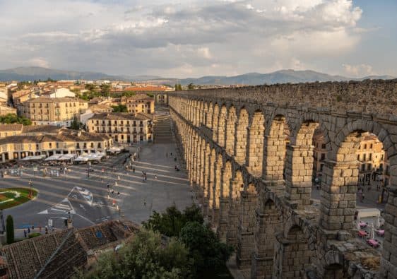 how to get to segovia from madrid