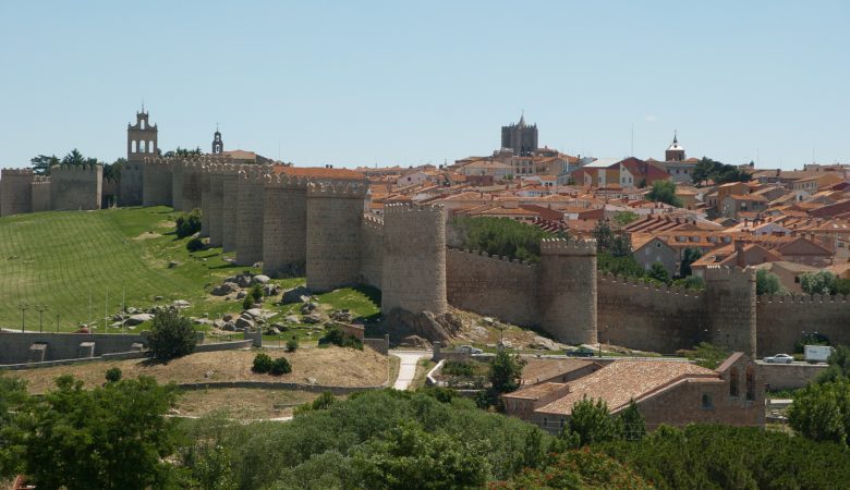 how to get to avila from madrid