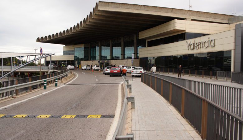 How to get to Valencia airport